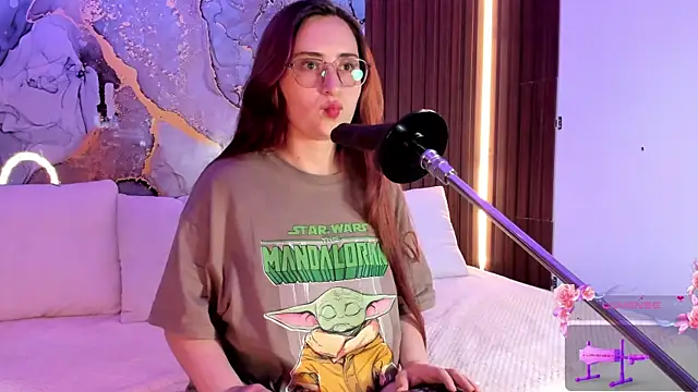 Snapshot of centaurigirl chatting on 09.15.25 centaurigirl online show from 09.15.25