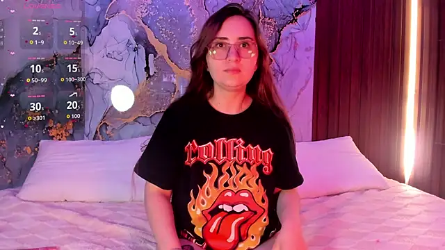 Snapshot of centaurigirl chatting on 10.03.25 centaurigirl online show from 10.03.25