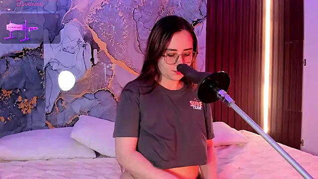 Snapshot of centaurigirl chatting on 10.06.25 centaurigirl online show from 10.06.25