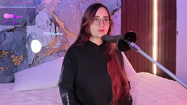 Snapshot of centaurigirl chatting on 10.11.25 centaurigirl online show from 10.11.25