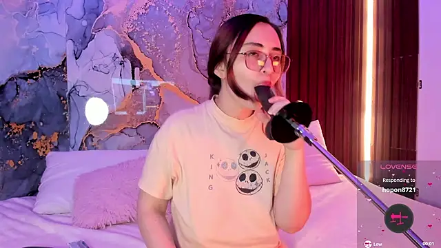 Snapshot of centaurigirl chatting on 10.18.25 centaurigirl online show from 10.18.25