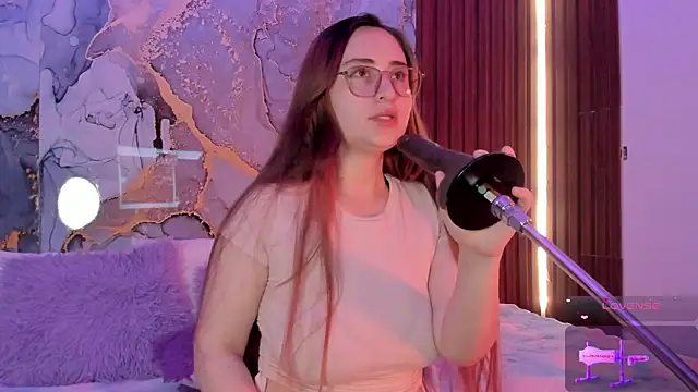 Snapshot of centaurigirl chatting on 10.28.25 centaurigirl online show from 10.28.25