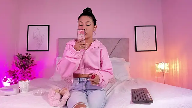 Emilyh  online show from 04.16.26