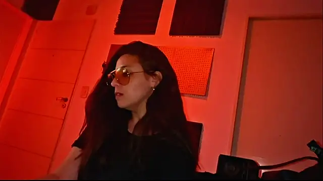 Snapshot of maipilu chatting on 10.31.25 maipilu online show from 10.31.25