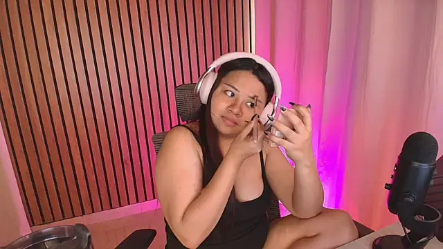 Snapshot of soffyvibes- chatting on 03.02.26 soffyvibes- online show from 03.02.26