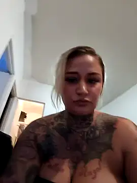 Lisacasandra online show from 01.04.25