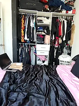 Snapshot of Lisacasandra chatting on 10.29.25 Lisacasandra online show from 10.29.25