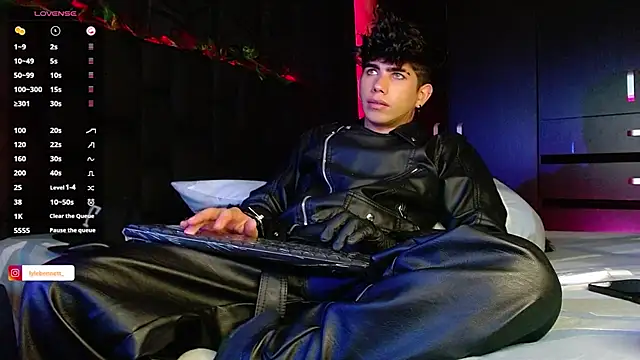 LyleBennett  online show from 12.18.24