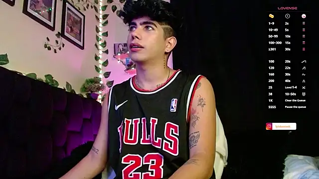 LyleBennett  online show from 02.14.25