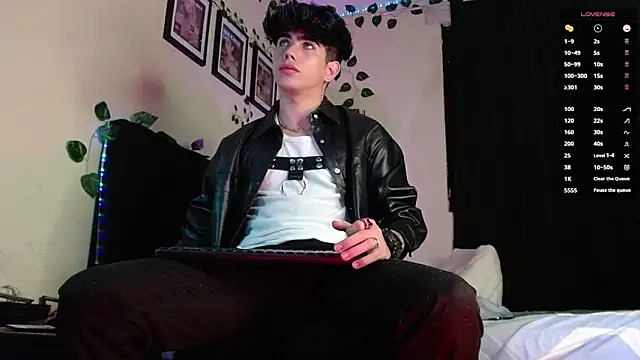 LyleBennett  online show from 03.04.25