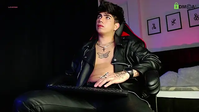 Snapshot of LyleBennett_ chatting on 03.07.26 LyleBennett online show from 03.07.26