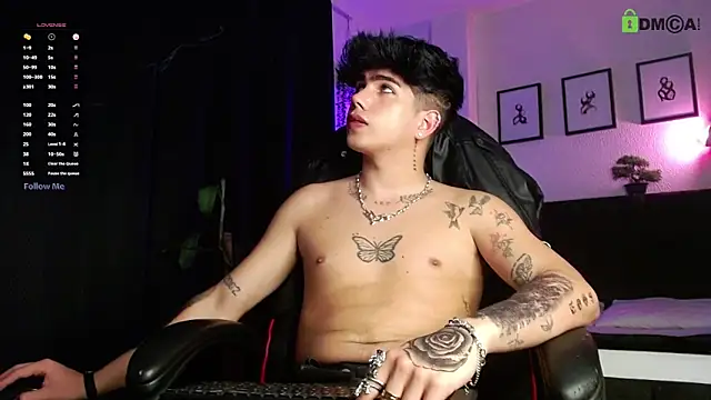 Snapshot of LyleBennett_ chatting on 04.10.26 LyleBennett online show from 04.10.26