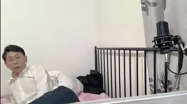 Snapshot of TGH521 chatting on 01.10.25 TGH521 online show from 01.10.25