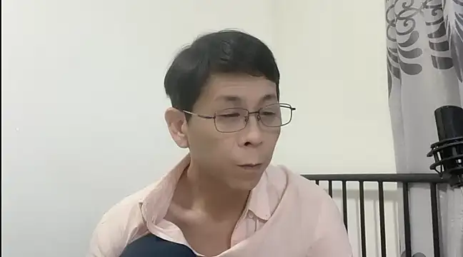 Snapshot of TGH521 chatting on 01.11.25 TGH521 online show from 01.11.25