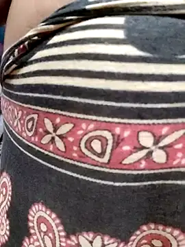 BERRY 00 online show from 10.04.25