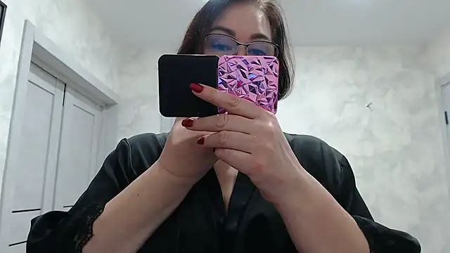 Nora Star online show from 09.27.25