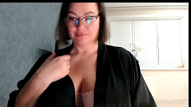 Nora Star online show from 04.13.26