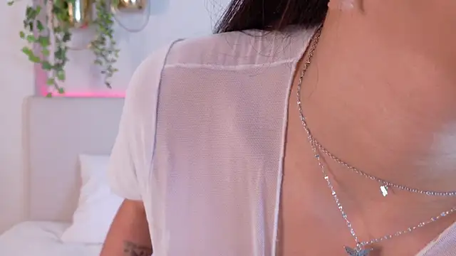 MiaOconner online show from 01.08.25