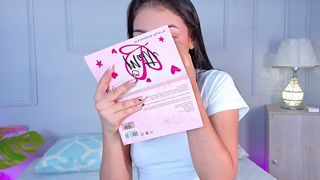 MiaOconner online show from 09.26.25