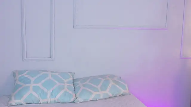 MiaOconner online show from 10.10.25