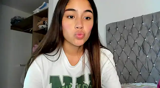 AriaMontgomery online show from 12.13.24