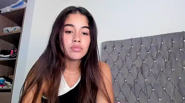 AriaMontgomery online show from 12.17.24