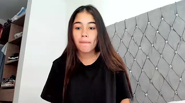 AriaMontgomery online show from 12.17.24