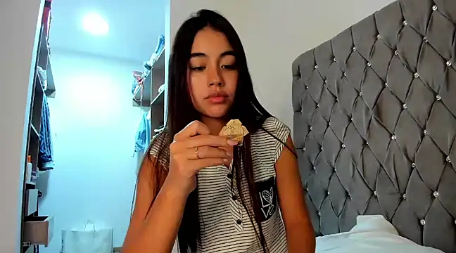 AriaMontgomery online show from 12.20.24