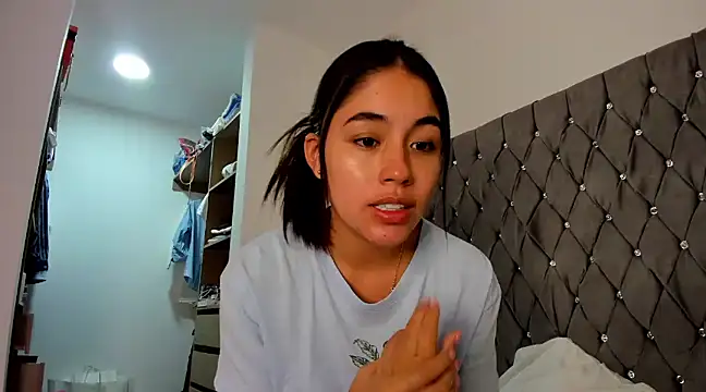 AriaMontgomery online show from 12.20.24