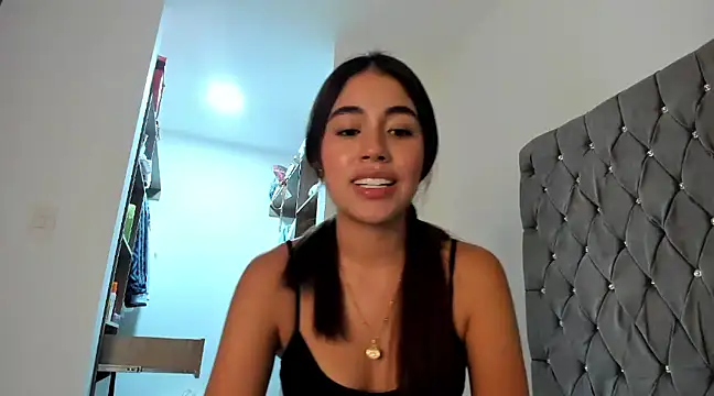 AriaMontgomery online show from 12.20.24