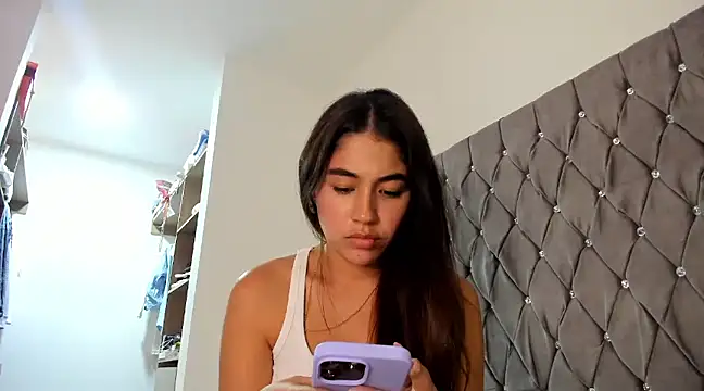 AriaMontgomery online show from 12.21.24