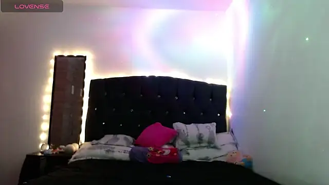 holy juli online show from 02.11.25