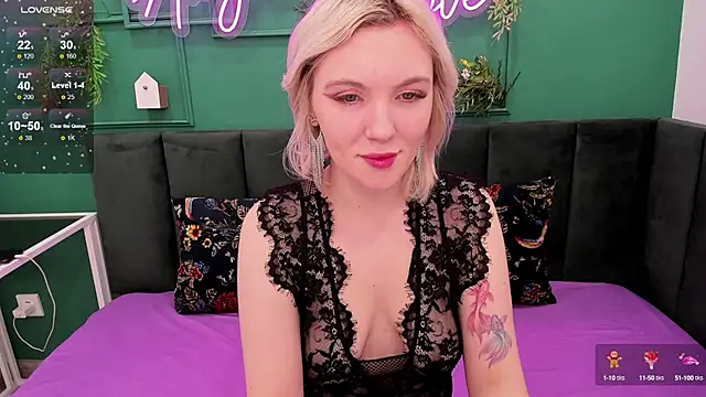 Snapshot of Fluffy_Monica chatting on 12.17.24 Fluffy Monica online show from 12.17.24