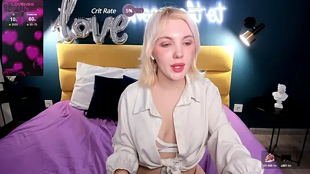 Snapshot of Fluffy_Monica chatting on 03.11.25 Fluffy Monica online show from 03.11.25