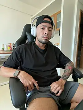 Kaueleon online show from 04.18.26