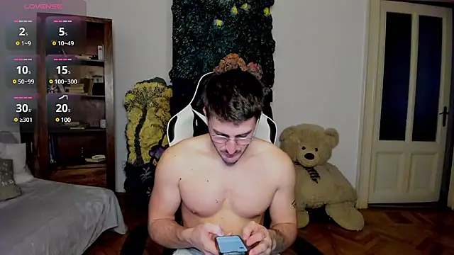 JulianDylan online show from 02.10.25