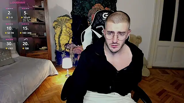 JulianDylan online show from 02.20.25