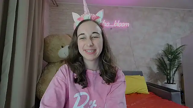 Anika bloom online show from 03.16.25