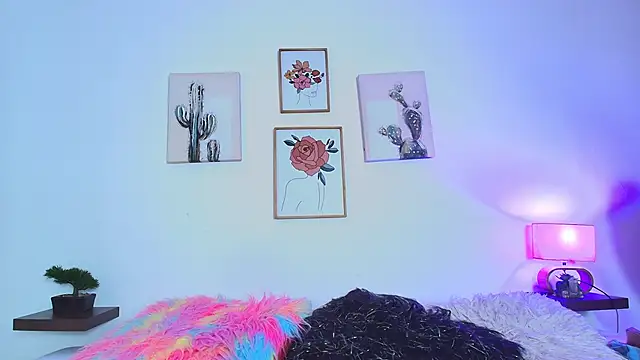 Snapshot of miwa_cute chatting on 12.18.24 miwa cute online show from 12.18.24