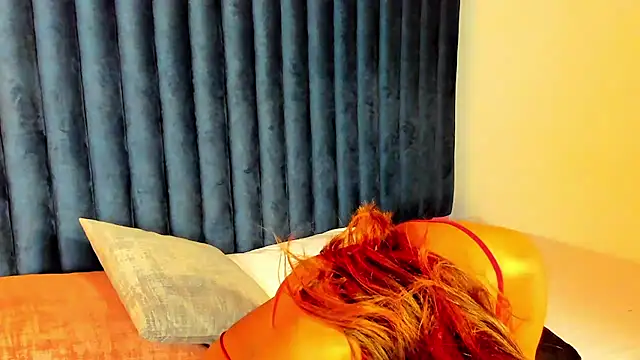 Snapshot of Lily_Miiller chatting on 01.14.25 Lily Miiller online show from 01.14.25