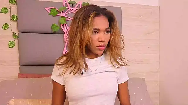 Snapshot of Lily_Miiller chatting on 10.16.25 Lily Miiller online show from 10.16.25