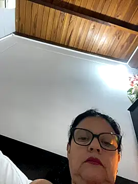 Snapshot of Sharongirl07 chatting on 10.17.25 Sharongirl07 online show from 10.17.25