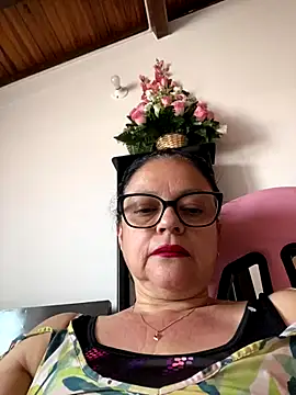 Snapshot of Sharongirl07 chatting on 10.26.25 Sharongirl07 online show from 10.26.25