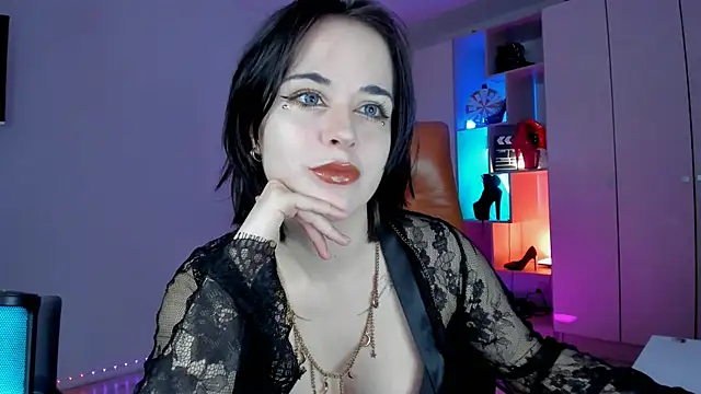 Snapshot of mollyposhh chatting on 06.28.26 mollyposhh online show from 06.28.26