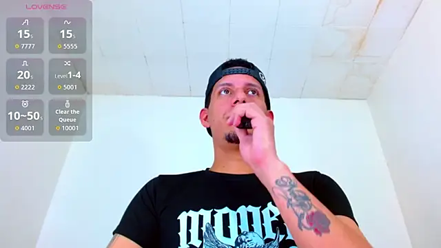 Snapshot of kevin__fox_ chatting on 09.22.25 kevin fox online show from 09.22.25