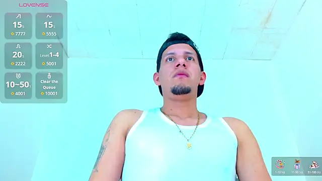 Snapshot of kevin__fox_ chatting on 09.29.25 kevin fox online show from 09.29.25