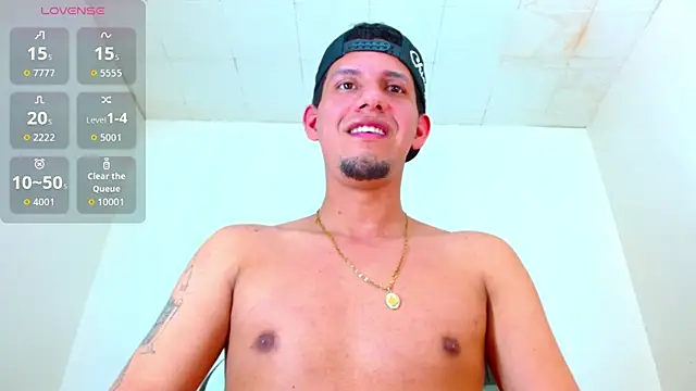 Snapshot of kevin__fox_ chatting on 09.30.25 kevin fox online show from 09.30.25