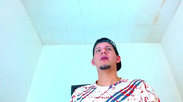 Snapshot of kevin__fox_ chatting on 10.01.25 kevin fox online show from 10.01.25