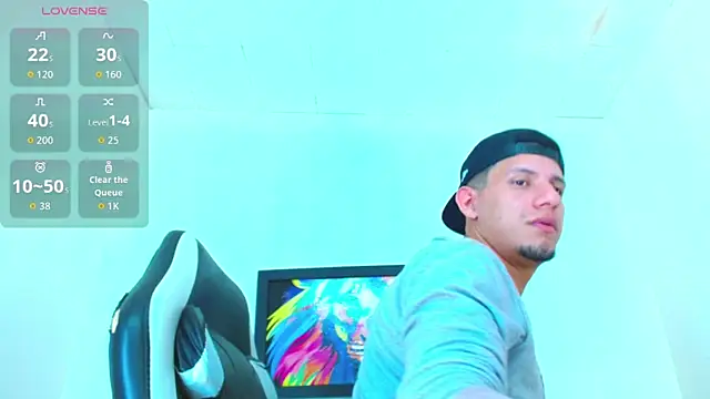 Snapshot of kevin__fox_ chatting on 10.10.25 kevin fox online show from 10.10.25