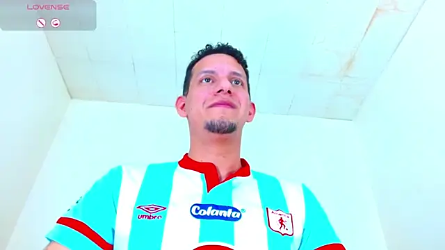 Snapshot of kevin__fox_ chatting on 10.16.25 kevin fox online show from 10.16.25